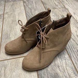 NWT dv wedge bootie SZ 7